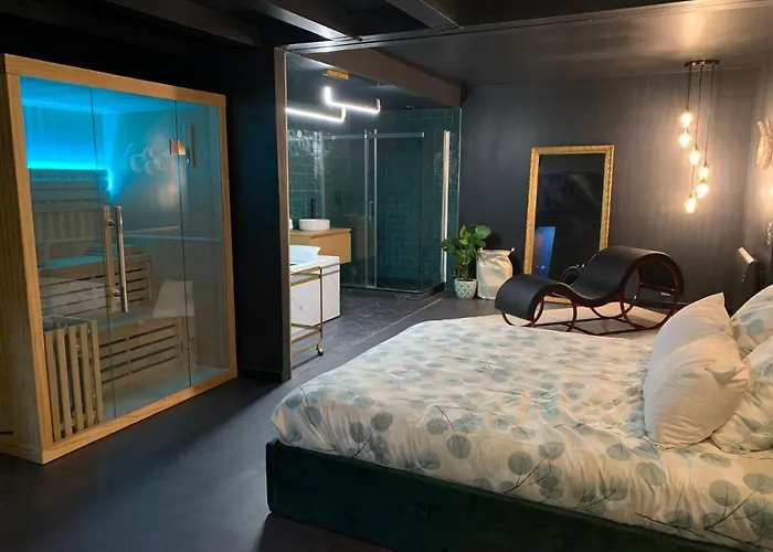 Apparenthese Jacuzzi Sauna