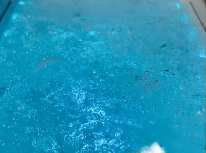 Apparenthese Jacuzzi Sauna Apartment *